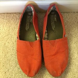 Coral women’s Toms shoes